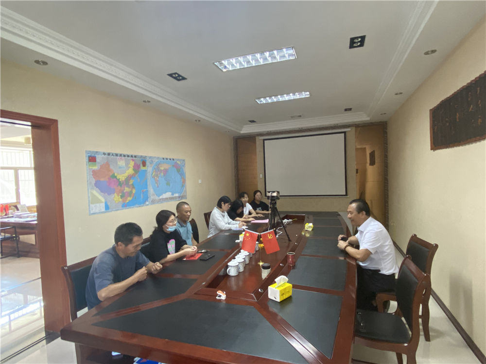 “關愛員工，情系學子”易順公司董事長為員工子女發(fā)放助學金