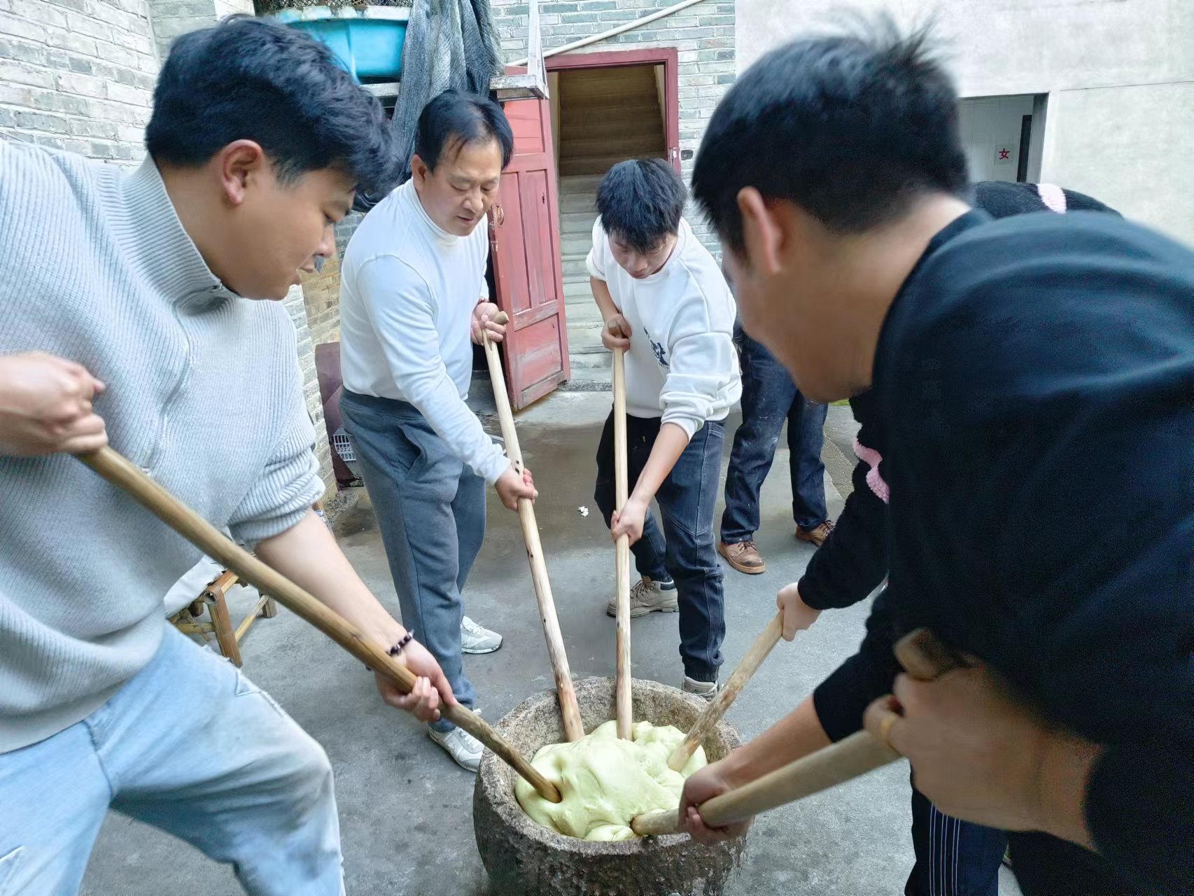 易順建工集團：體驗黃粿制作，傳承傳統(tǒng)文化