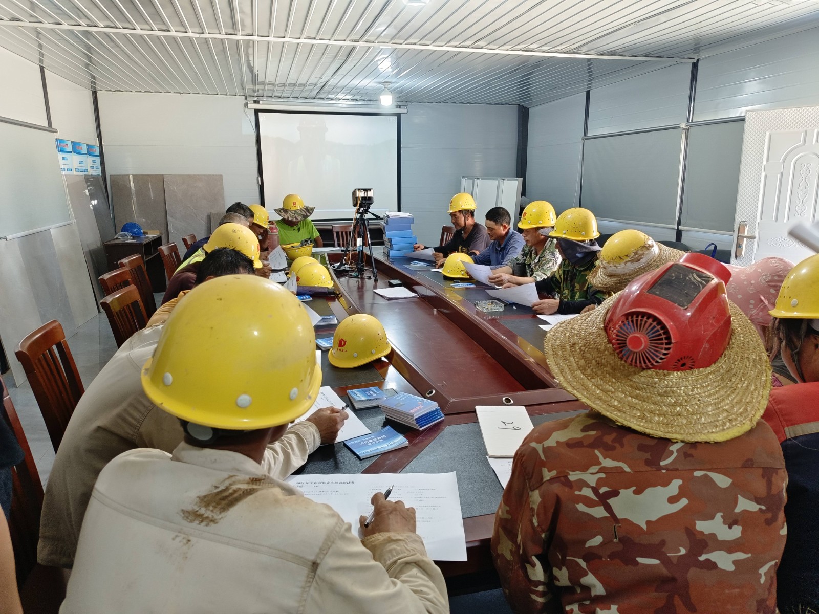南平市質(zhì)量安全協(xié)會(huì)開展工傷預(yù)防系列宣傳活動(dòng)，為安全生產(chǎn)保駕護(hù)航